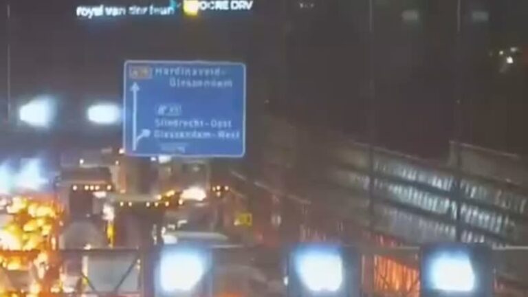 Uur vertraging door ongeluk met vrachtwagen op snelweg