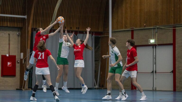 Ontspannen Merwede/Multiplaat schiet met scherp