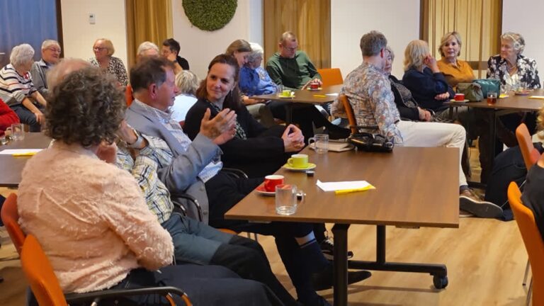 Alzheimer Café viert 25-jarig bestaan: ‘Een veilige plek waar je jezelf mag zijn’