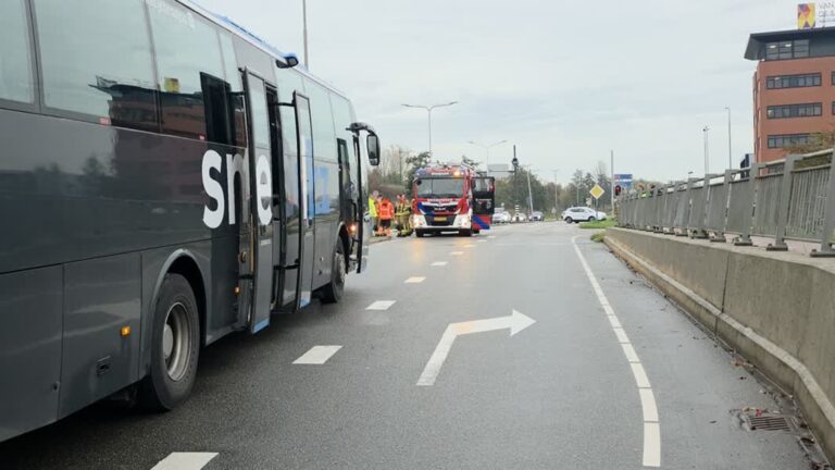Bus strandt in Sliedrecht: ‘Rook, iedereen eruit!’