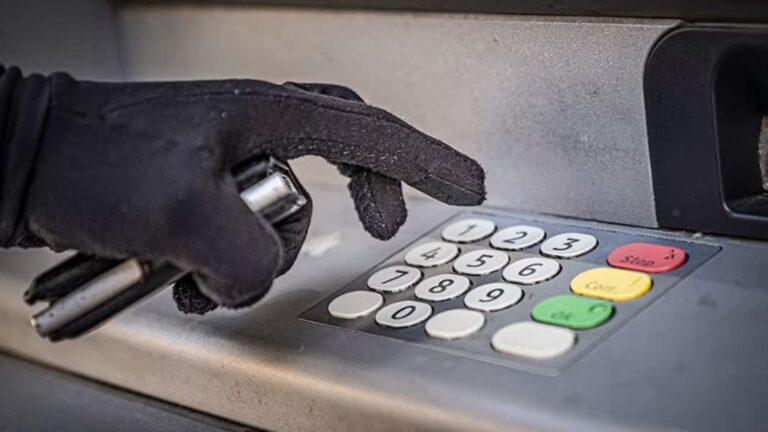 Politie betrapt oplichters: twee tieners opgepakt