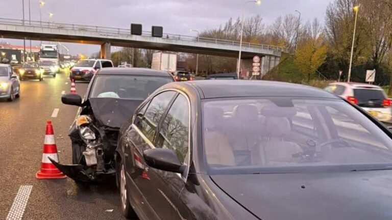 Grote vertraging door klein ongeluk op A15