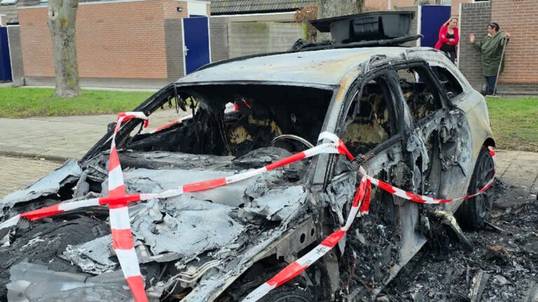 Meerdere auto’s uitgebrand in Sliedrecht