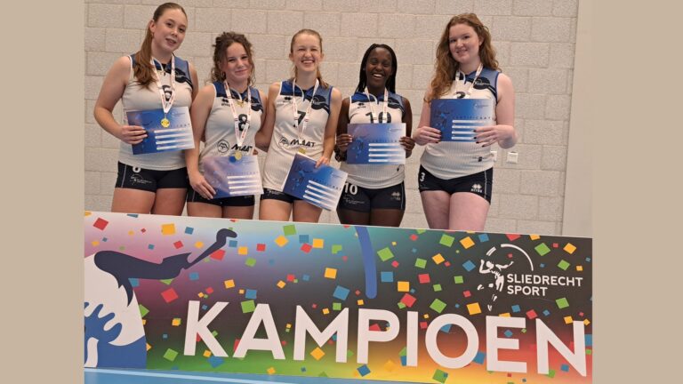En op de valreep is Meiden A4 van Sliedrecht Sport ook kampioen geworden