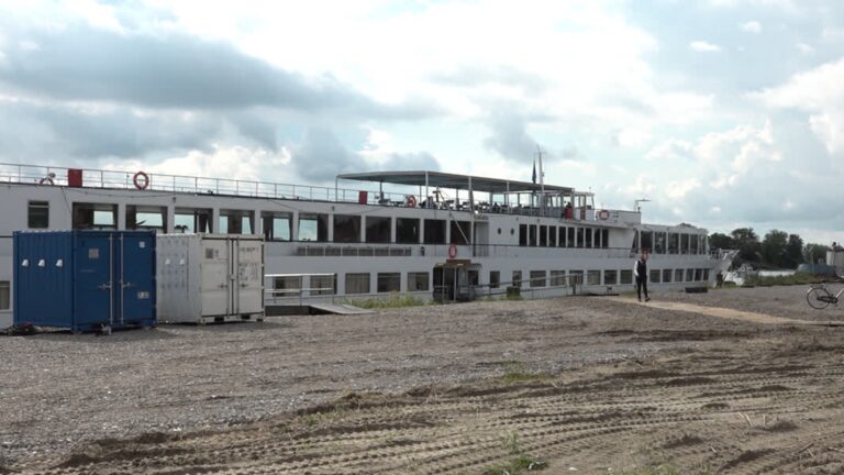 Mogelijk alleen asielopvang op een schip in dit dorp