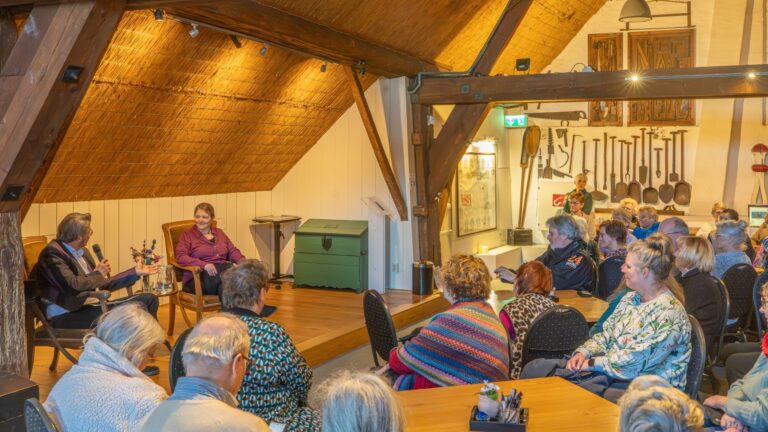 Expositie ‘Inspiratie-Boeken’ feestelijk geopend