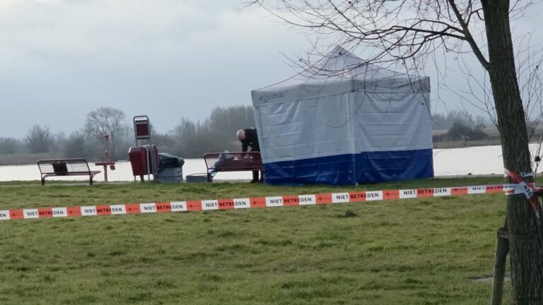 Dode gevonden op grasveld langs dijk