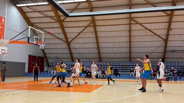 Orange Lions Academie tegen River Trotters Heren 1