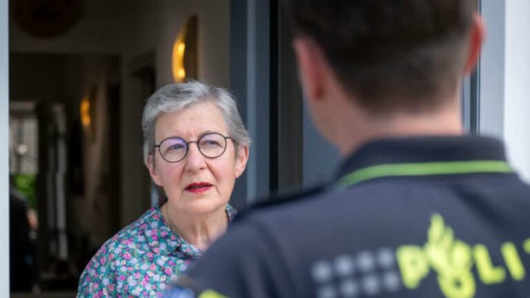 Nepagenten verdwijnen in de cel door alert echtpaar